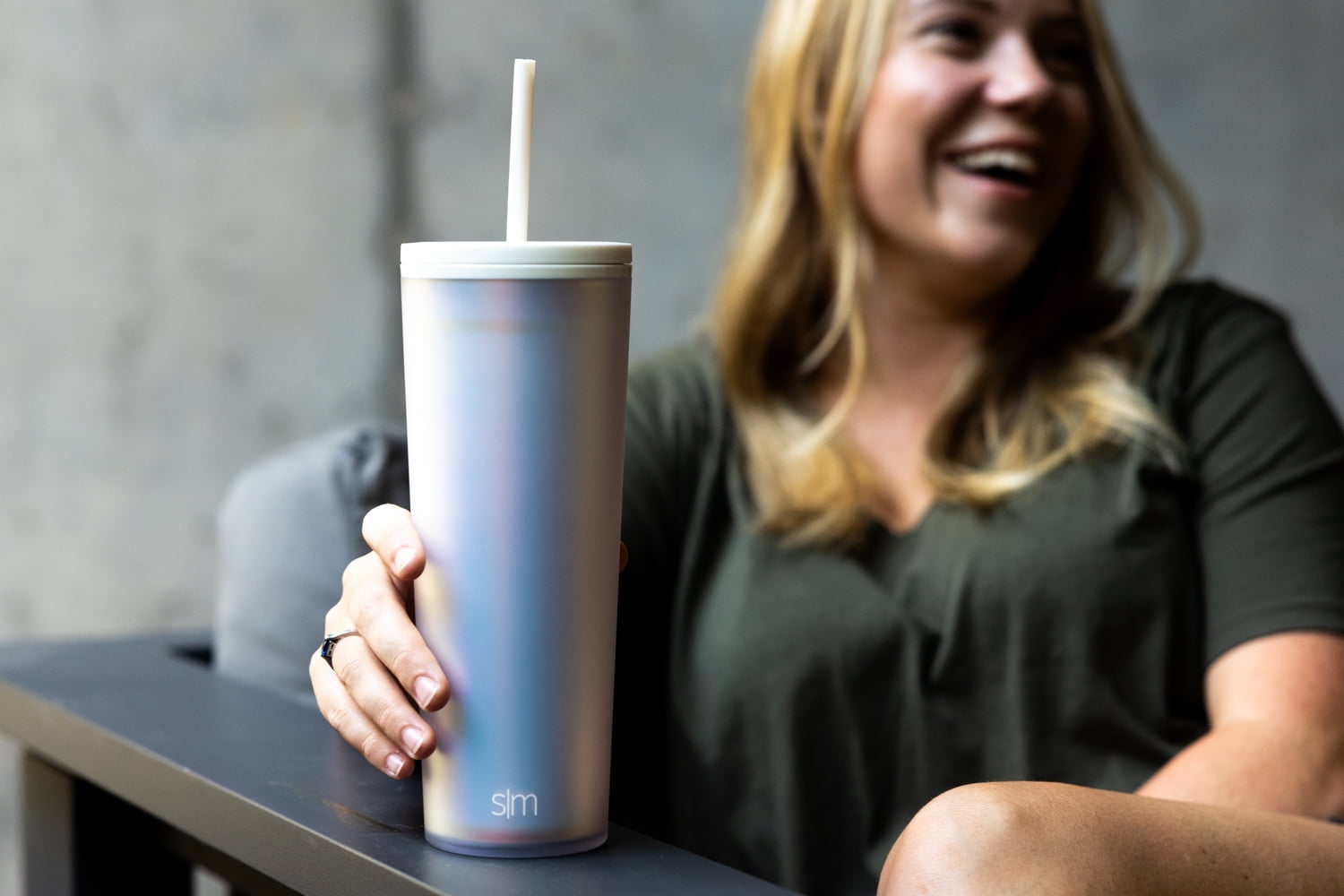 Simple Modern 24 fl oz Double Wall Plastic Classic Tumbler with Straw|Opalescent