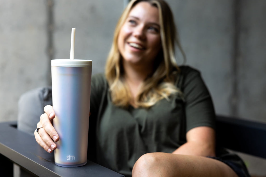 Simple Modern 24 fl oz Double Wall Plastic Classic Tumbler with Straw|Opalescent