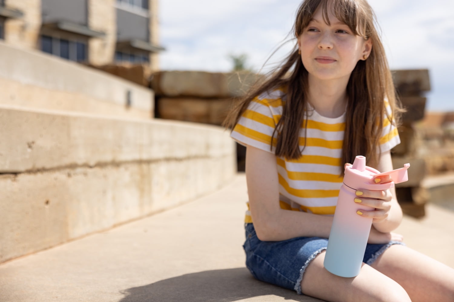Simple Modern 18 fl oz Insulated Stainless Steel Summit Water Bottle with Covered Silicone Straw Lid | Sweet Taffy