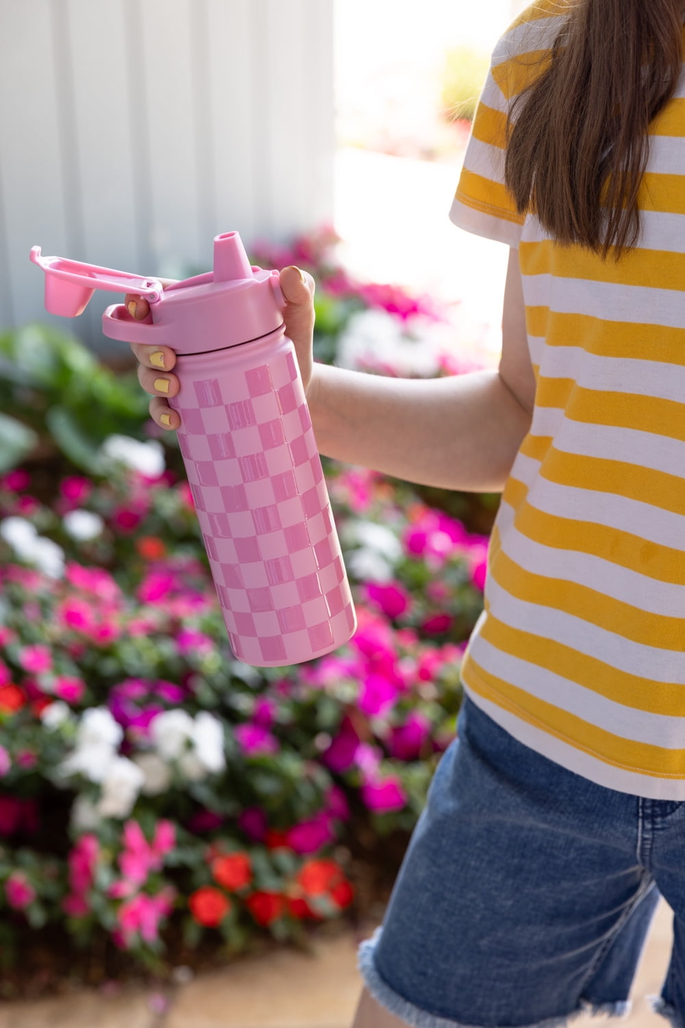 Simple Modern 18 fl oz Insulated Stainless Steel Summit Water Bottle with Covered Silicone Straw Lid | Sweet Taffy